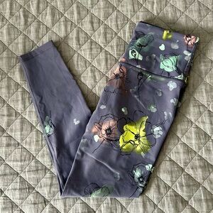 Excellent Condition Victoria’s Secret Workout Leggings Size Small Short